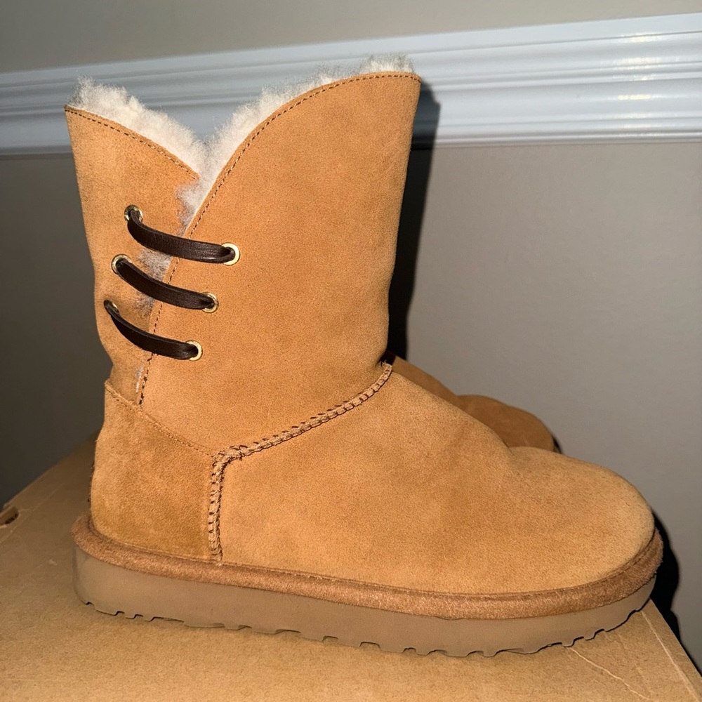 UGG Constantine Boots Chestnut Women’s Size 7 – Worn Once w/ Box